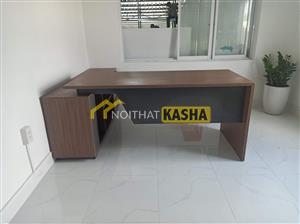 Bàn giám đốc văn phòng quản lí BGĐ35