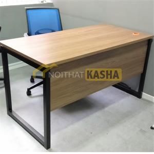 Bàn làm việc chân sắt có vách che chân BLV19