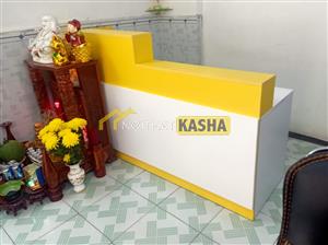 Quầy lễ tân màu vàng kiểu mới QLT97