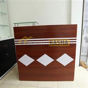 Quầy lễ tân Spa có kính QLT21